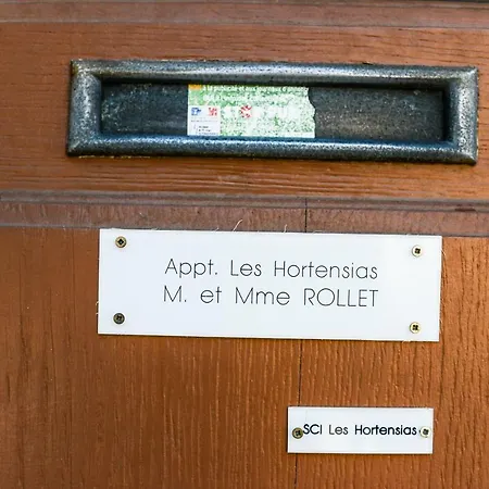 Les Hortensias Apartment *